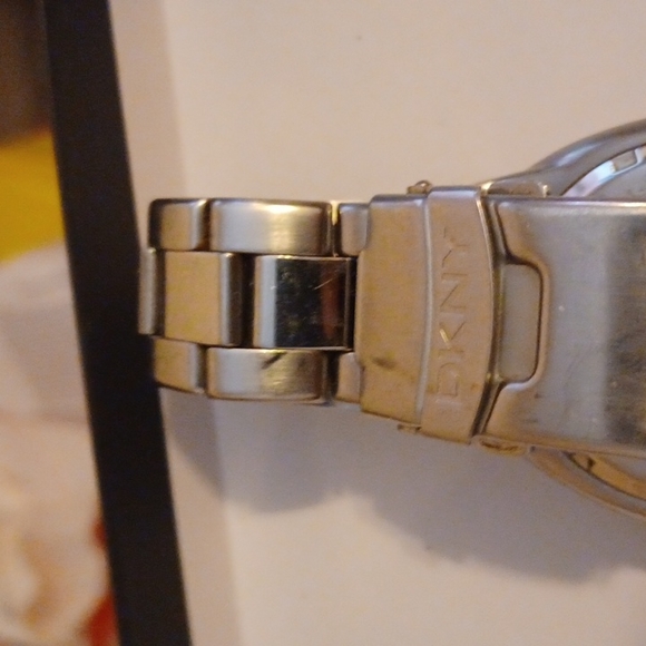 MENS DKNY WATCH - Picture 4 of 8